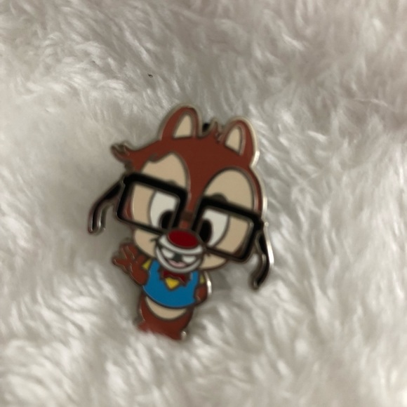 Disney Enamel Pins - Chip and Dale - Picture 5 of 7